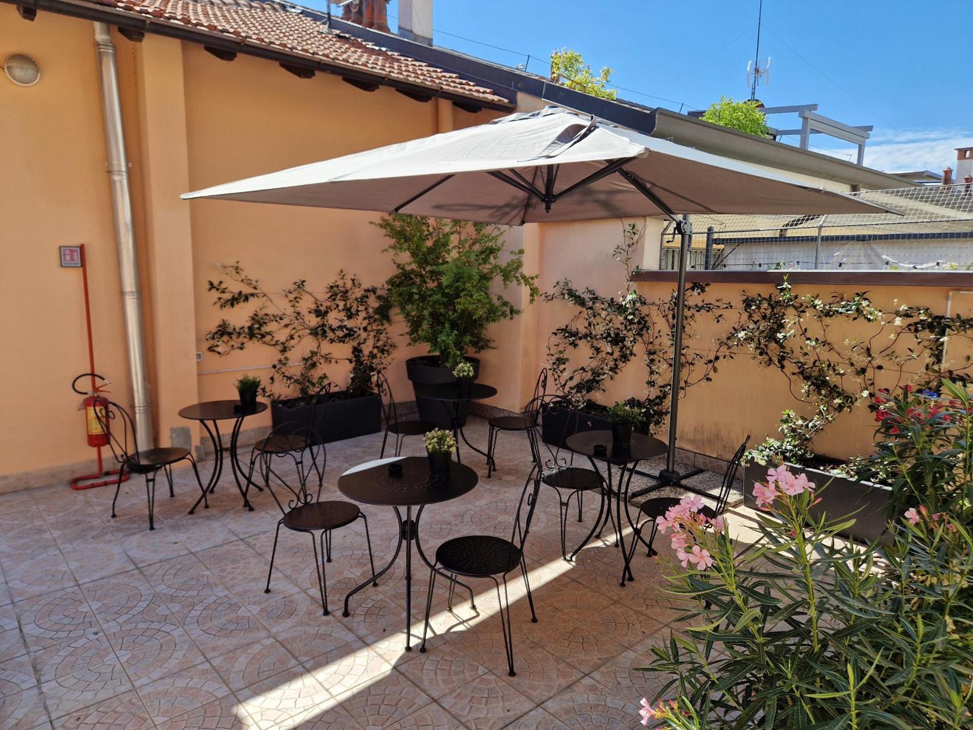 La Ca' Di Sogn Aparthotel Pavia Bagian luar foto